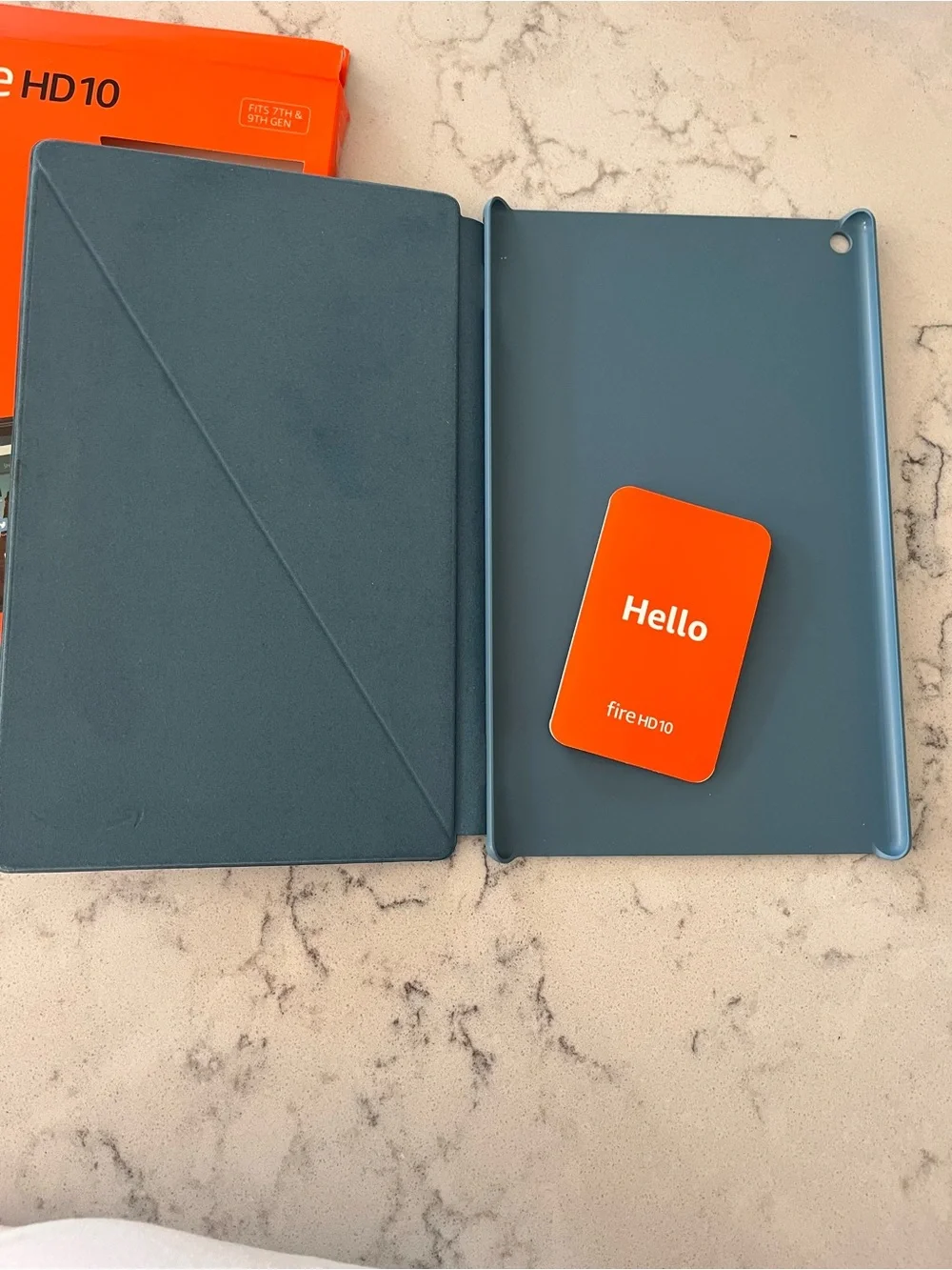 Amazon Fire HD 10 (9th Generation) 32GB, Wi-Fi, 10.1in - Black with case